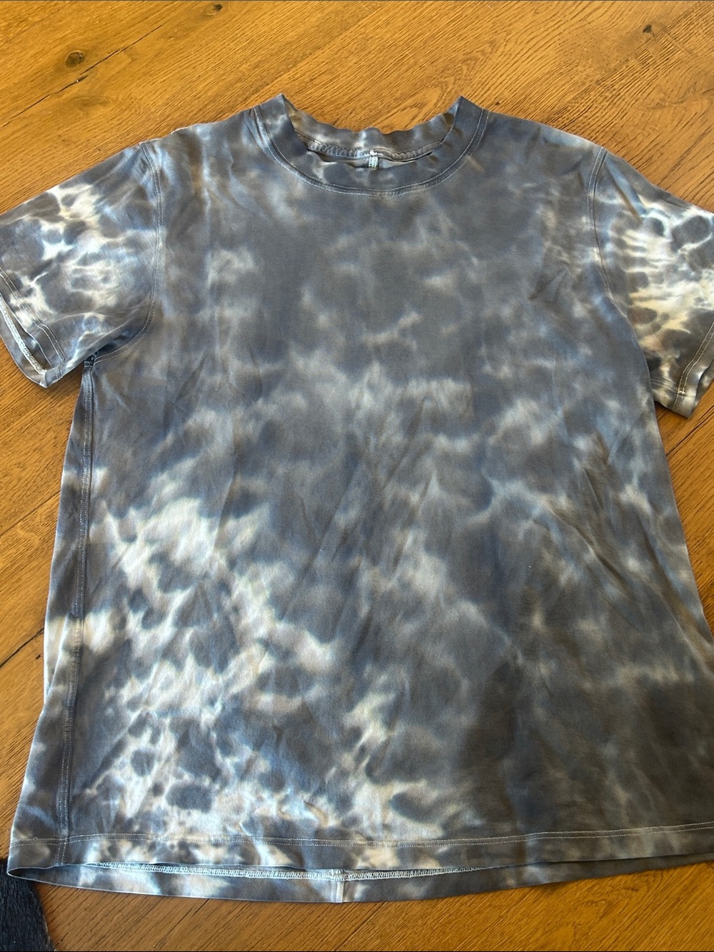 lululemon athletica women’s Tie-Dye Crew Short Sleeve Tee - Gray & White - Picture 2 of 3